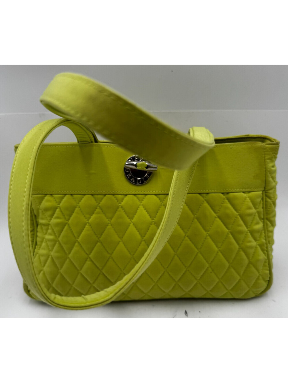Vera Bradley Women's Handbag Lime Green Quilted Inner Pockets Shoulder Bag